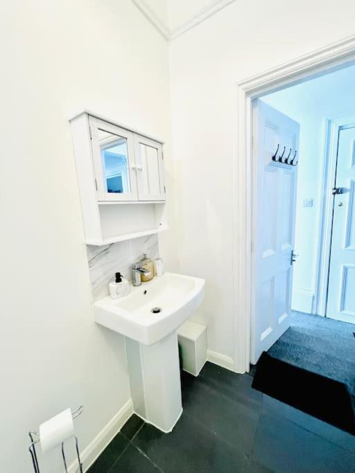 Flat 4 Marine Parade House, 1 East Cliff- Next To Dover Port, White Cliffs, Beach, Castle Bagian luar foto